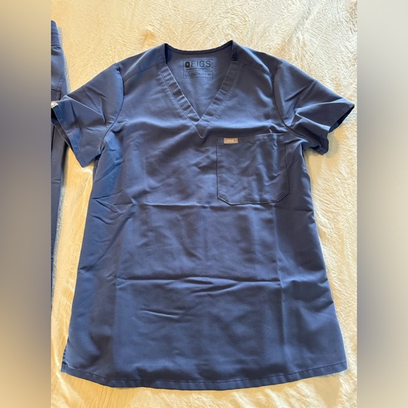 FIGS scrub set in limited edition color “Big Sky” - Picture 2 of 4